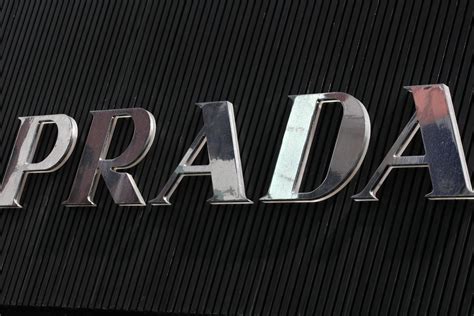 prada crescita|prada business.